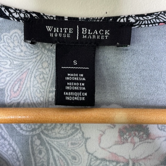 White House Black Market || Horseshoe Neckline Print Tunic - Picture 8 of 17